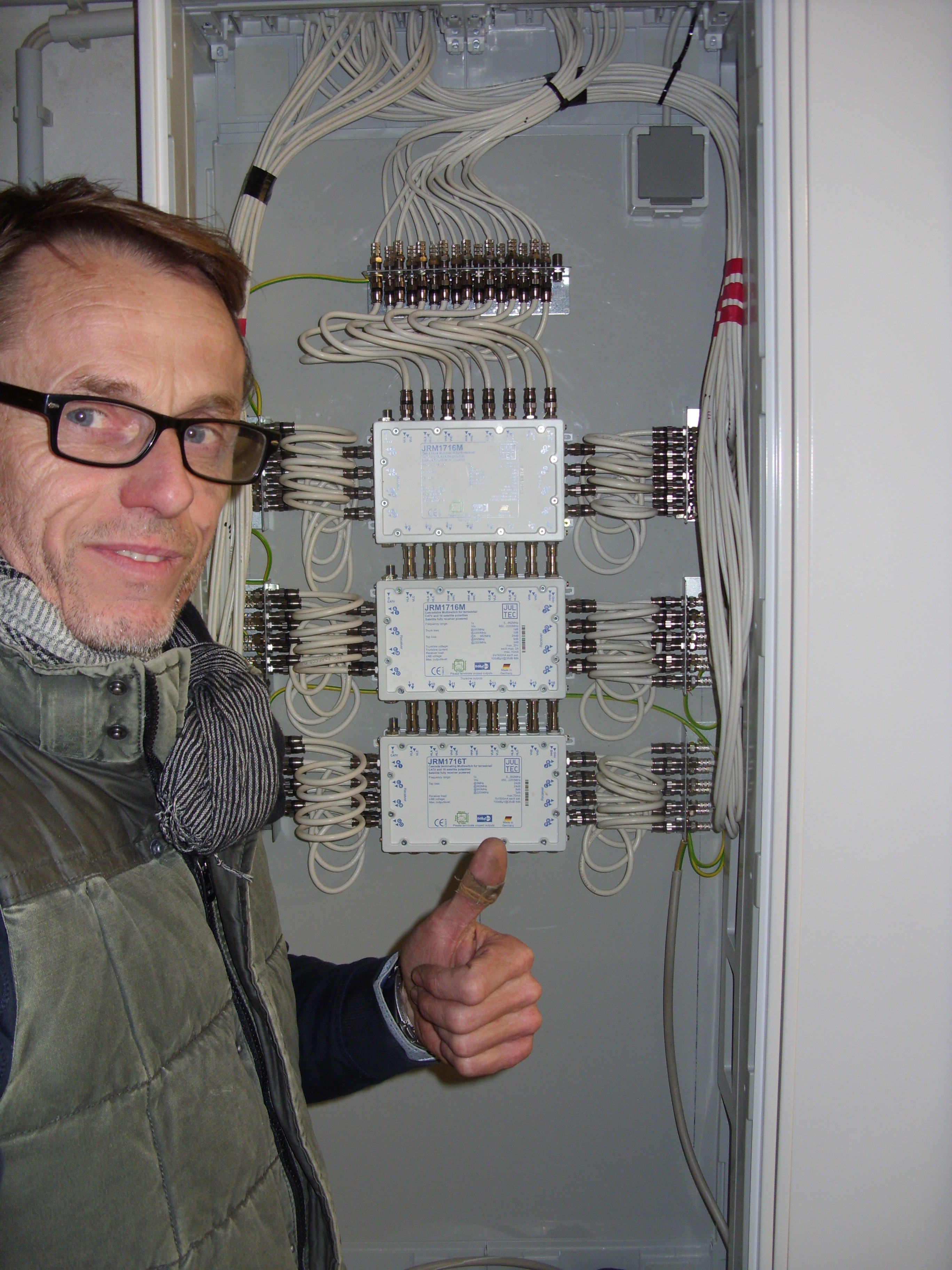 Ein Installateur bei der Arbeit.