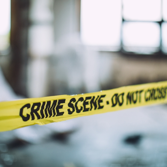 Absperrband mit ‚Crime Scene‘ Schriftzug.