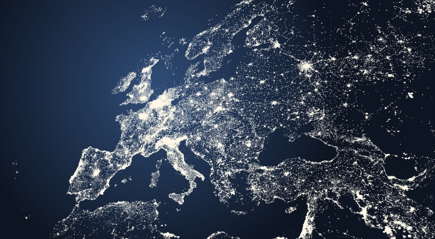 Lichterbild von Europa, das die Sender darstellen soll.