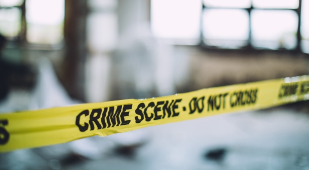 Absperrband mit ‚Crime Scene‘ Schriftzug.